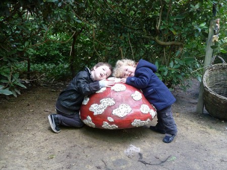 Perijn & Puck in de Efteling ... Er zit muziek in.